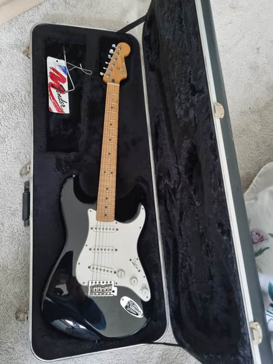 Fender Standard Stratocaster with Maple Fretboard 2007- Black with maple neck